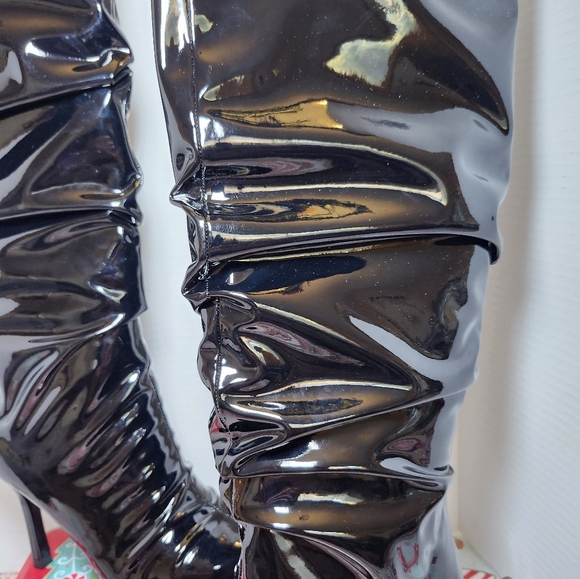 Patent leather black boots - Picture 3 of 5